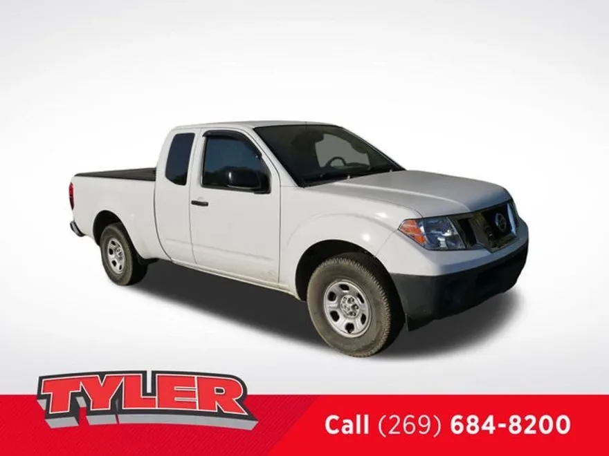 2015 Nissan Frontier King Cab photo 1