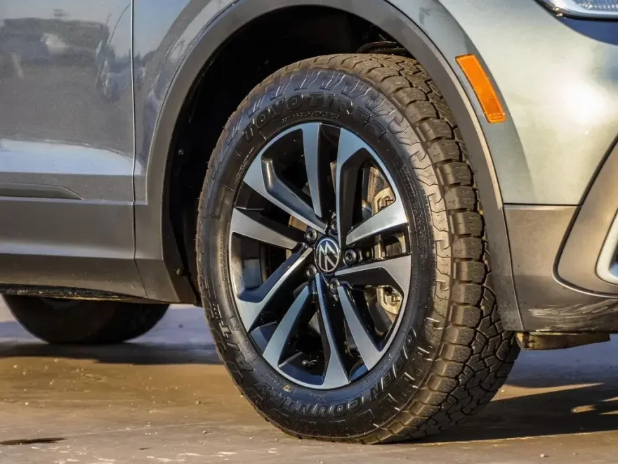 2023 Volkswagen Tiguan S photo 1