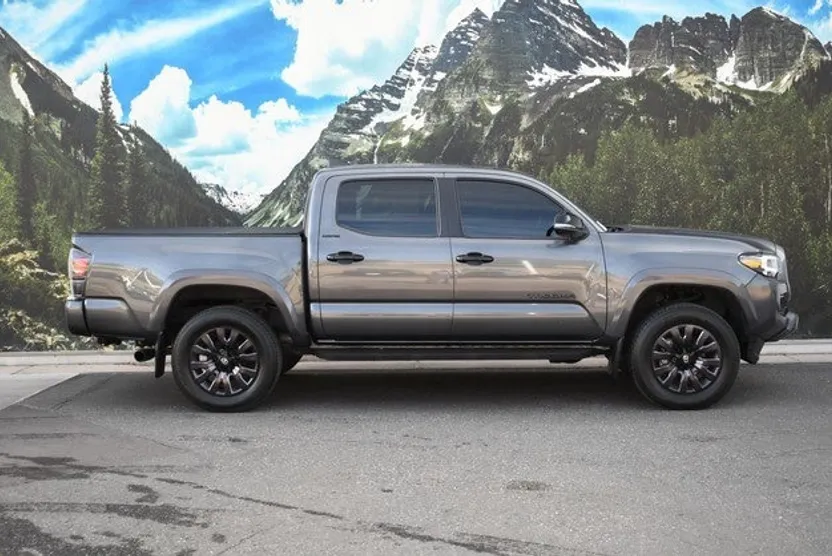 2022 Toyota Tacoma Limited V6 photo 1
