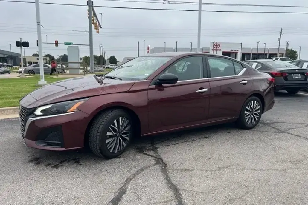 2024 Nissan Altima 2.5 SV photo 1