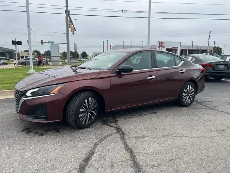2024 Nissan Altima 2.5 SV photo 1