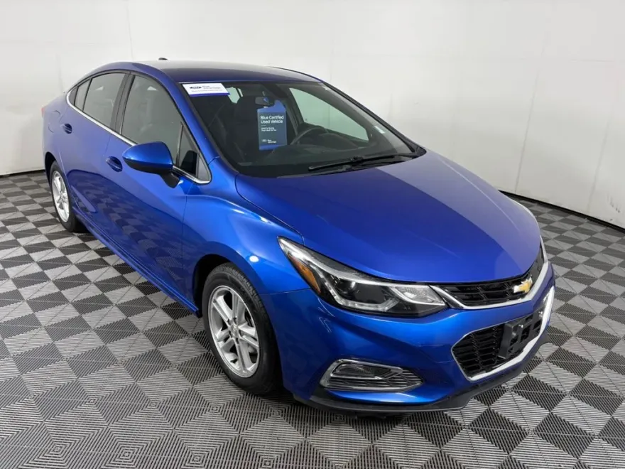 2017 Chevrolet Cruze LT photo 1
