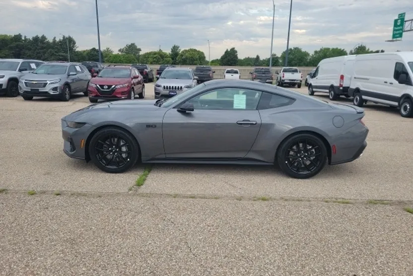 2025 Ford Mustang GT photo 1