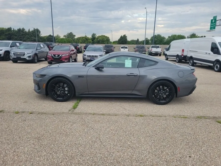 2025 Ford Mustang GT photo 1