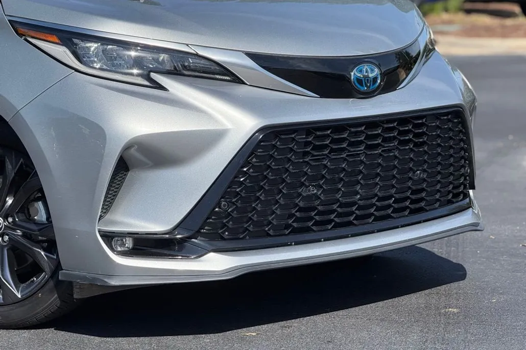 2021 Toyota Sienna XSE photo 1