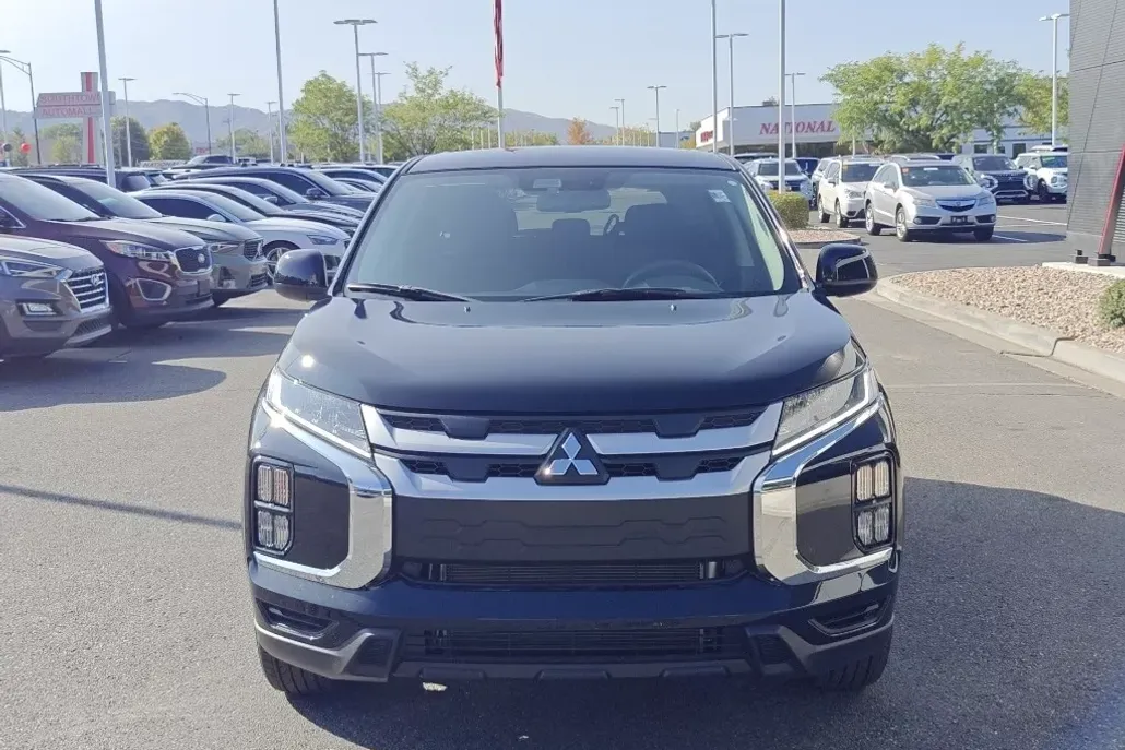 2025 Mitsubishi Outlander Sport LE photo 1
