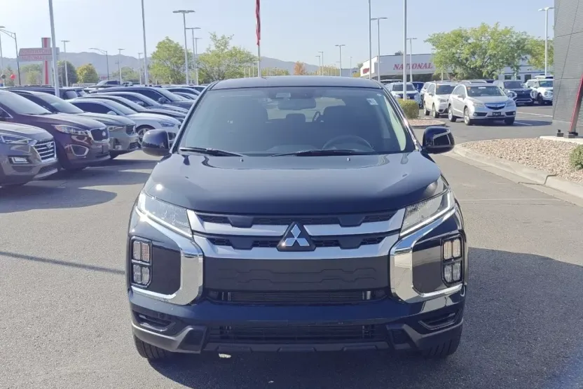 2025 Mitsubishi Outlander Sport LE photo 1