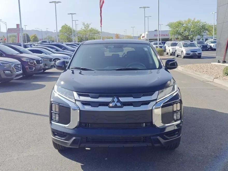 2025 Mitsubishi Outlander Sport LE photo 1