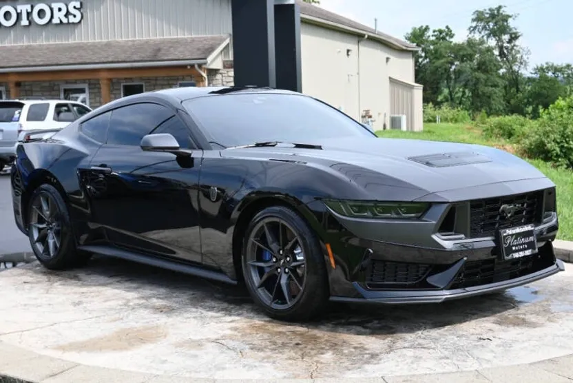 2024 Ford Mustang Dark Horse photo 1