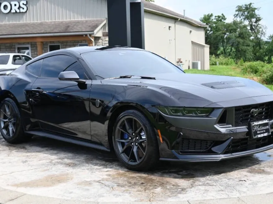 2024 Ford Mustang Dark Horse photo 1