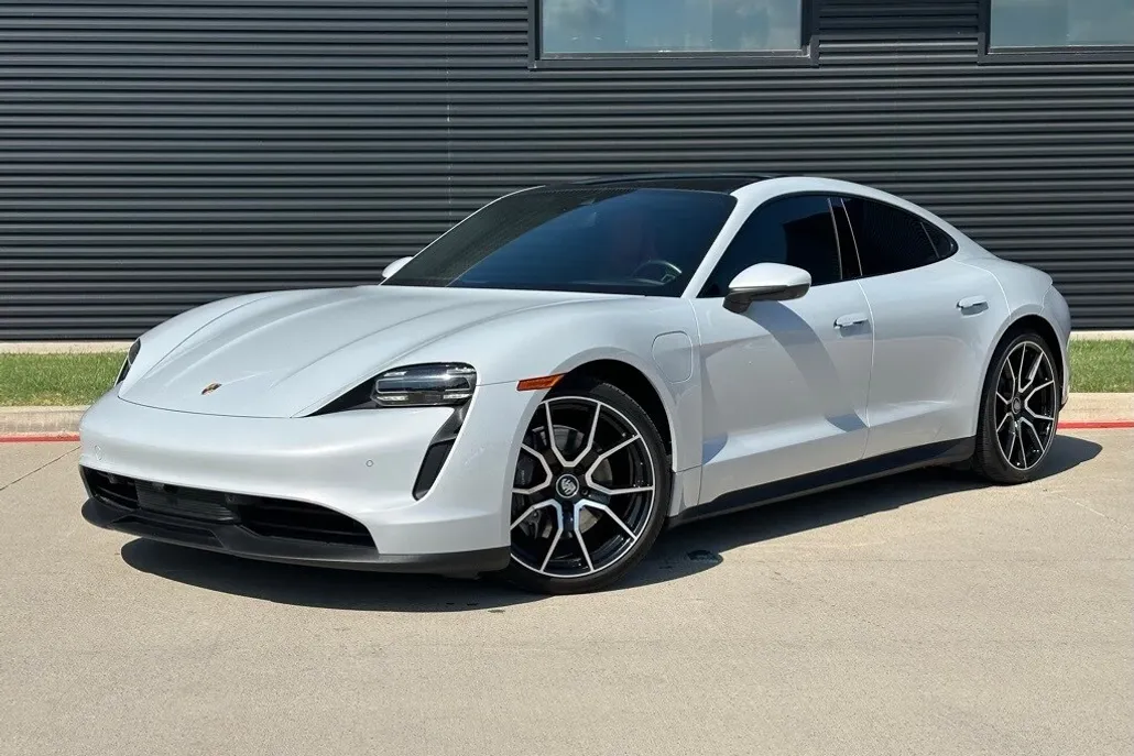 2023 Porsche Taycan photo 1