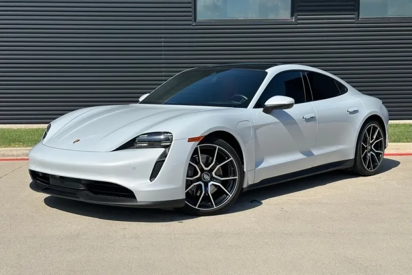 2023 Porsche Taycan photo 1