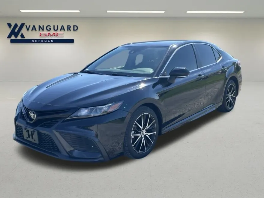 2022 Toyota Camry SE photo 1