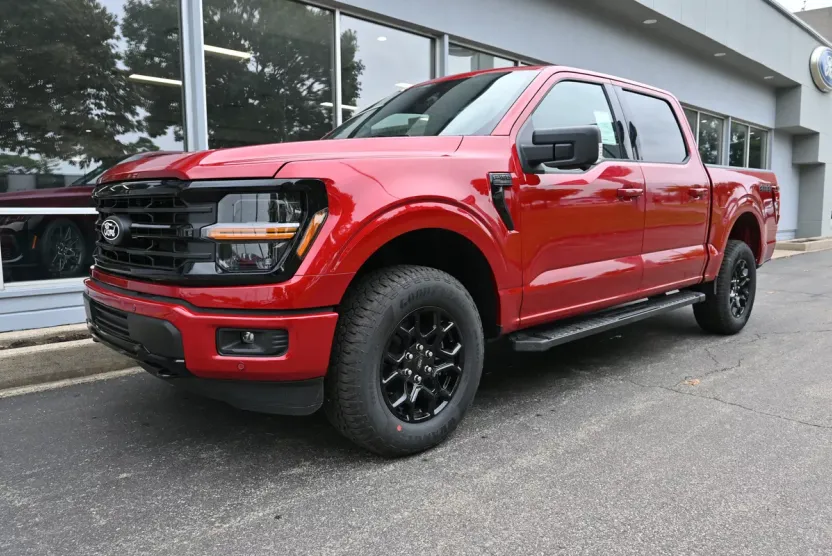 2025 Ford F-150 XLT photo 1