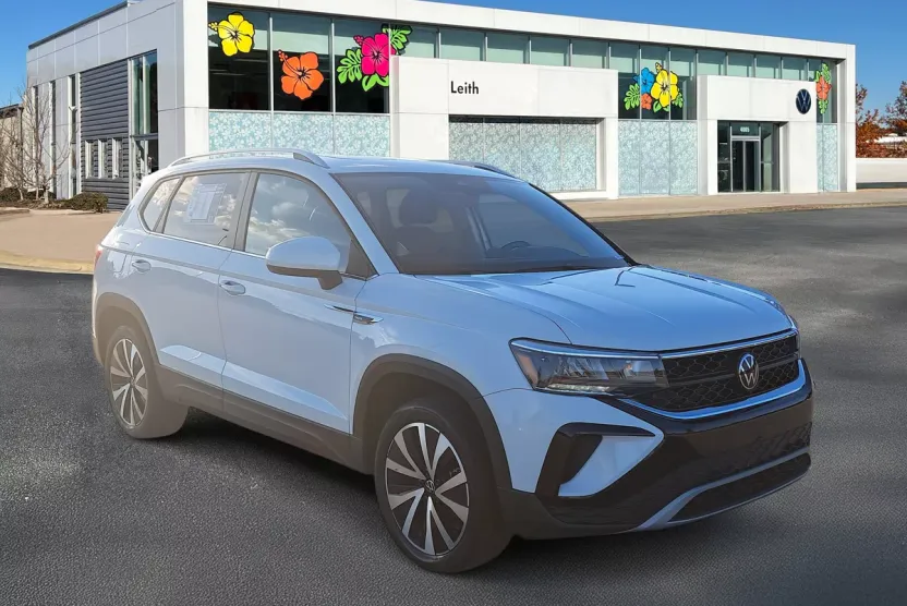 2024 Volkswagen Taos SE photo 1