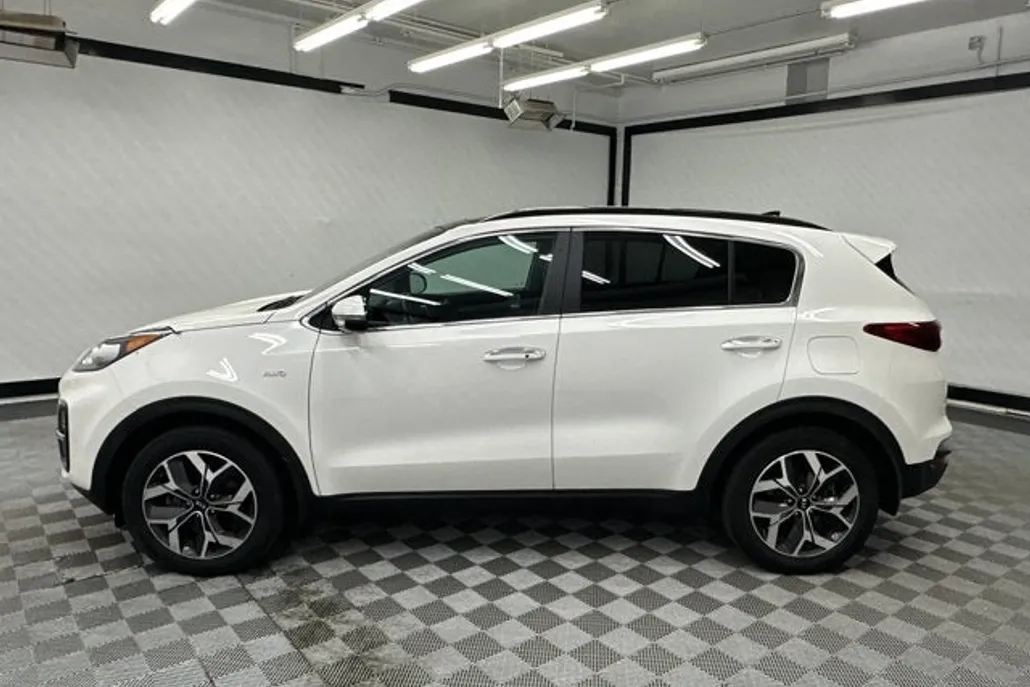 2021 Kia Sportage EX photo 1