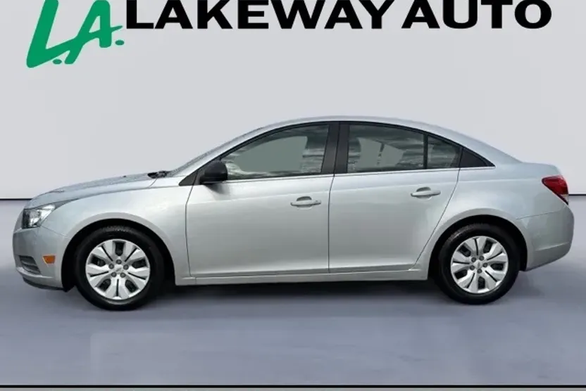 2012 Chevrolet Cruze LS photo 1