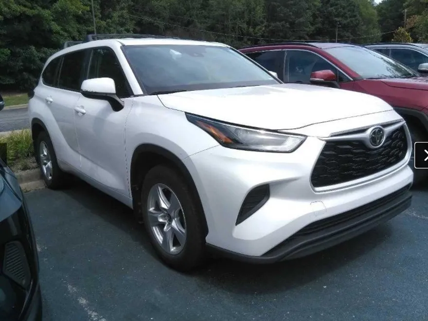 2023 Toyota Highlander L photo 1