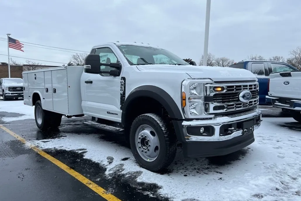 2024 Ford F-450 photo 1