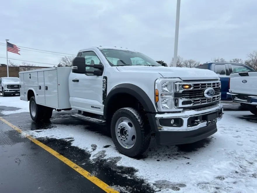 2024 Ford F-450 photo 1