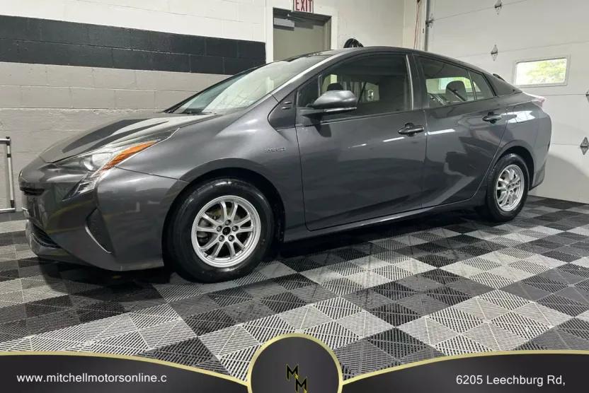 2016 Toyota Prius One Two photo 1