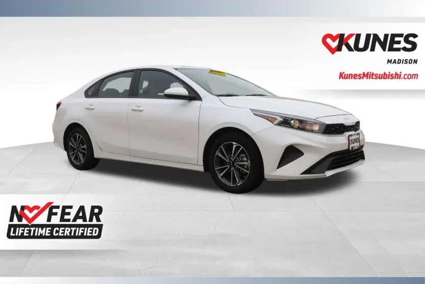2024 Kia Forte LXS photo 1