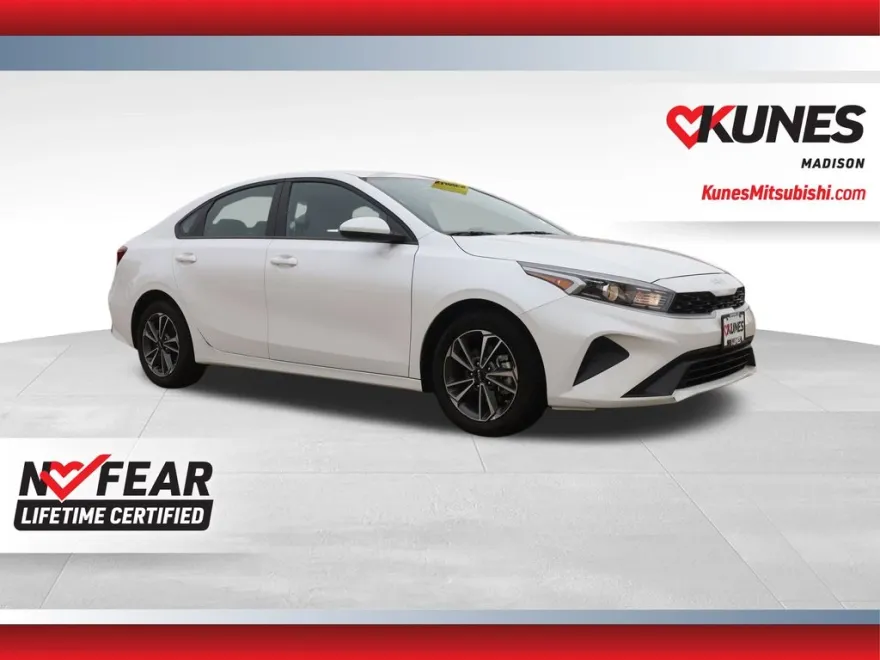 2024 Kia Forte LXS photo 1