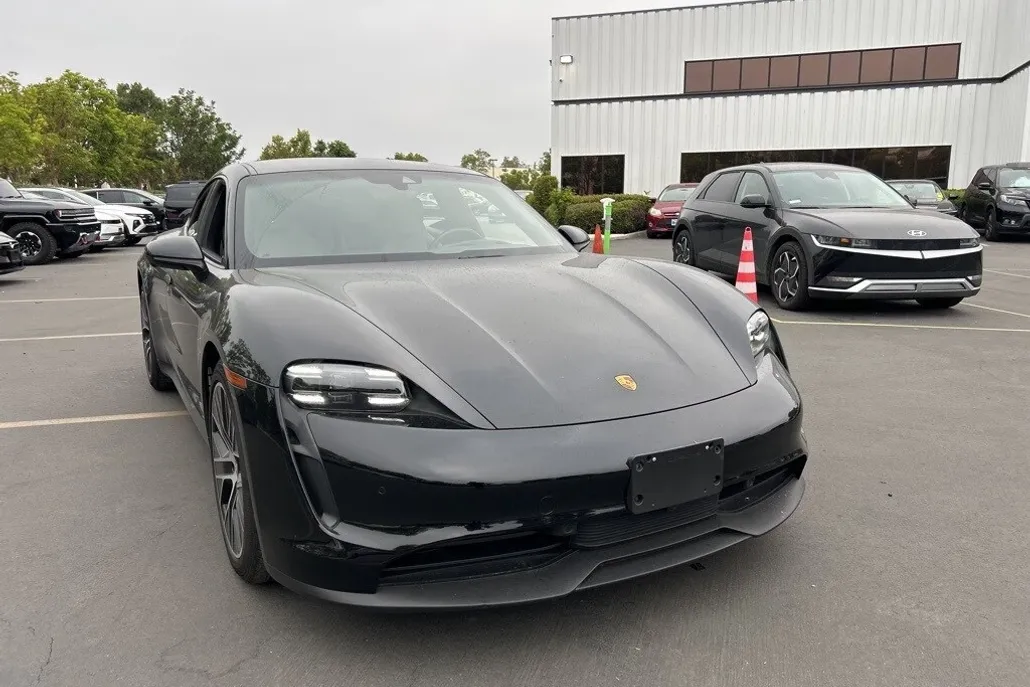 2021 Porsche Taycan Base photo 1