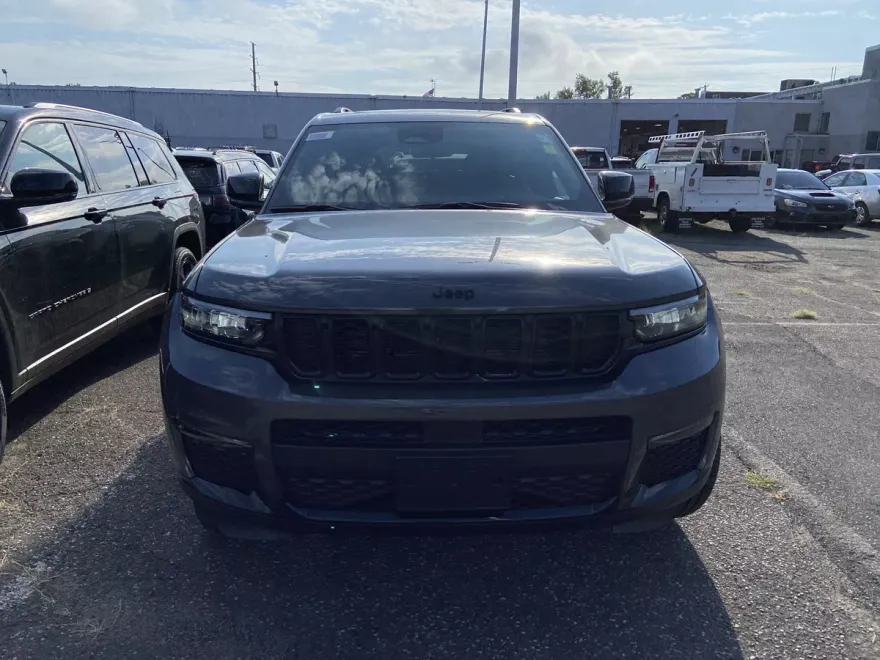 2025 Jeep Grand Cherokee Limited photo 1