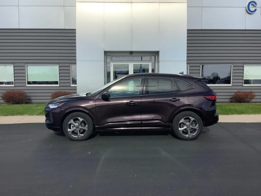 2023 Ford Escape ST-Line photo 1