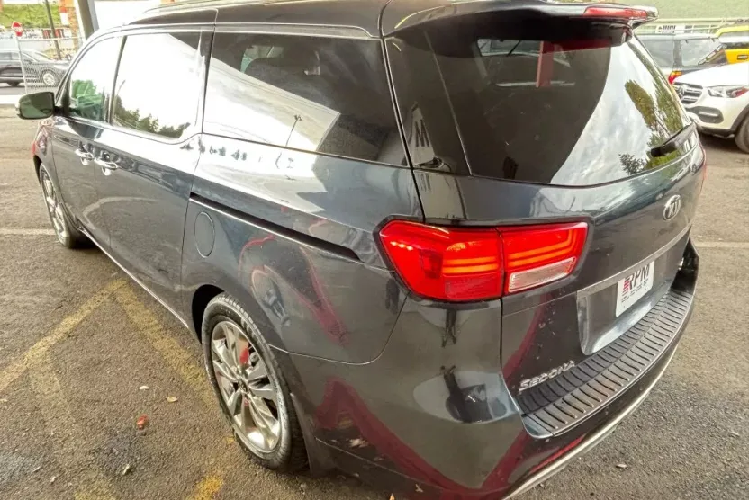 2015 Kia Sedona SX Limited photo 1