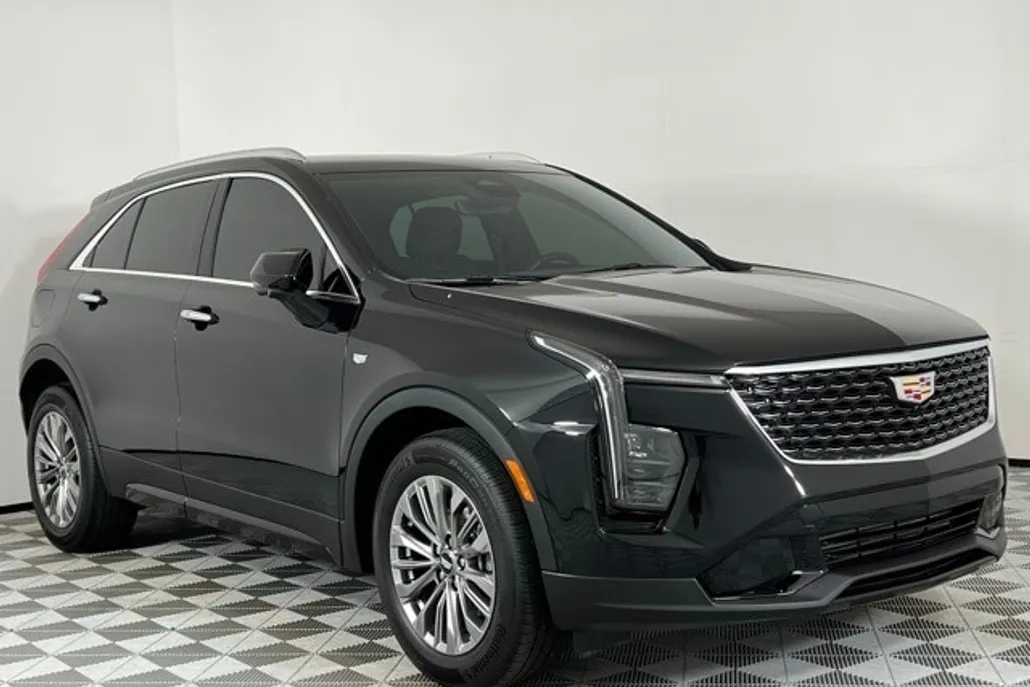 2024 Cadillac XT4 Premium Luxury photo 1