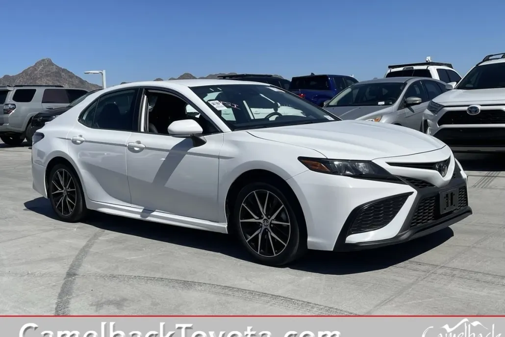 2024 Toyota Camry SE photo 1