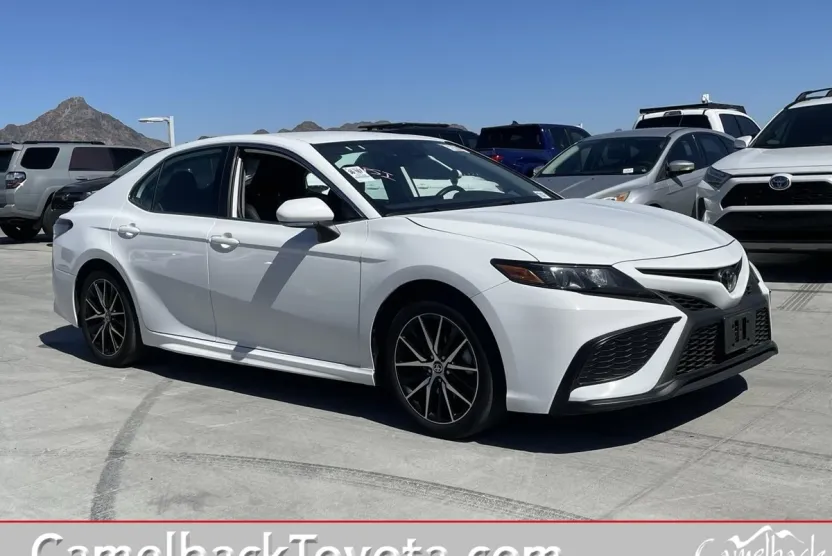 2024 Toyota Camry SE photo 1