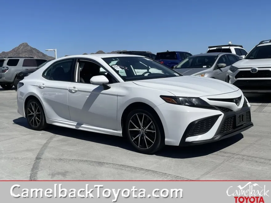 2024 Toyota Camry SE photo 1