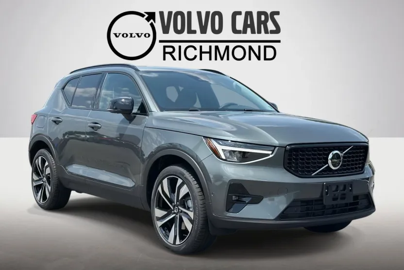 2026 Volvo XC40 Plus photo 1