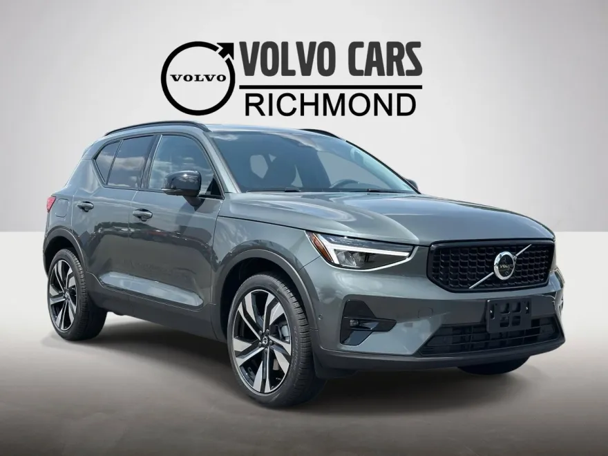 2026 Volvo XC40 Plus photo 1