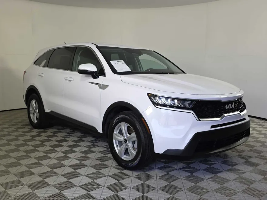 2022 Kia Sorento LX photo 1