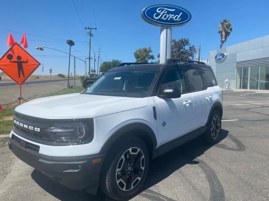 2024 Ford Bronco Sport Outer Banks photo 1
