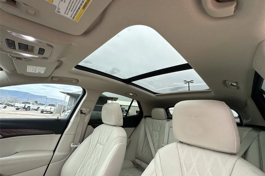2023 Buick Envision Avenir photo 1
