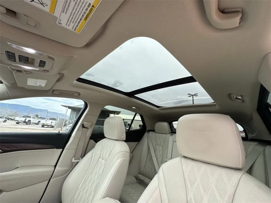 2023 Buick Envision Avenir photo 1