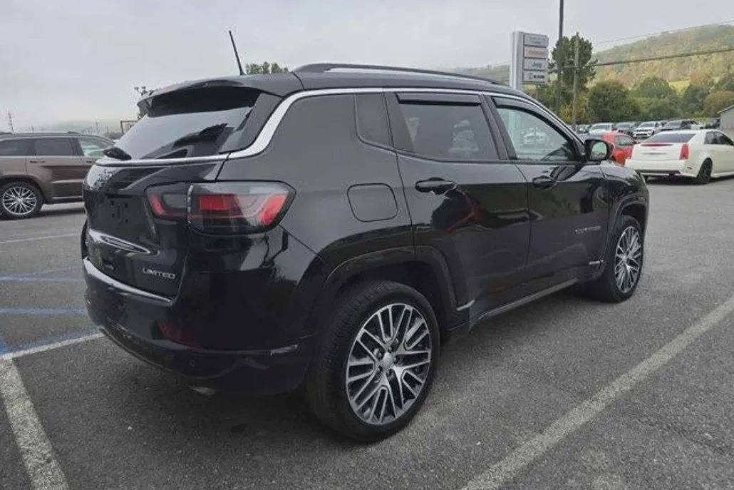 2022 Jeep Compass Limited photo 1