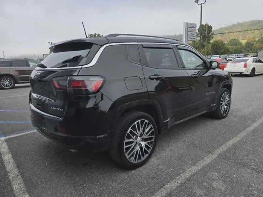 2022 Jeep Compass Limited photo 1