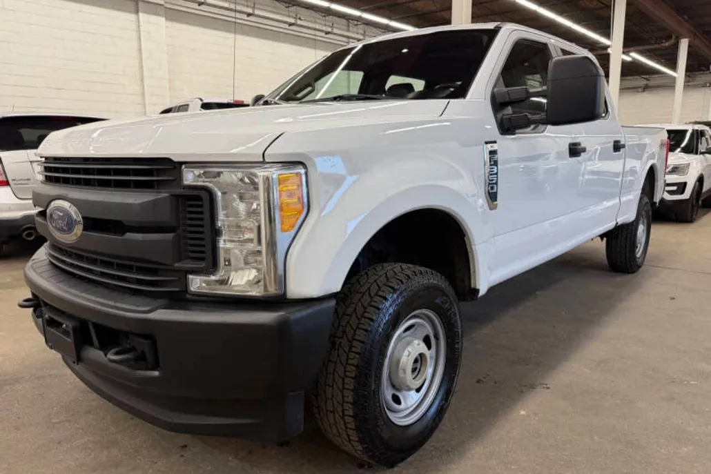 2017 Ford F-350 XL photo 1