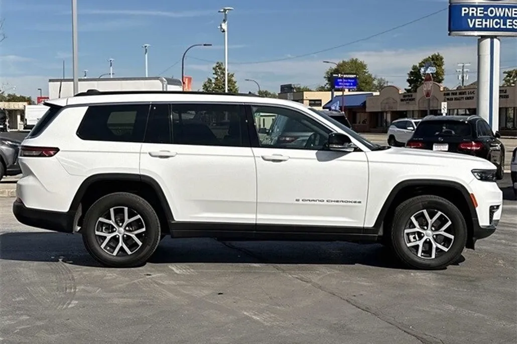 2024 Jeep Grand Cherokee Limited photo 1