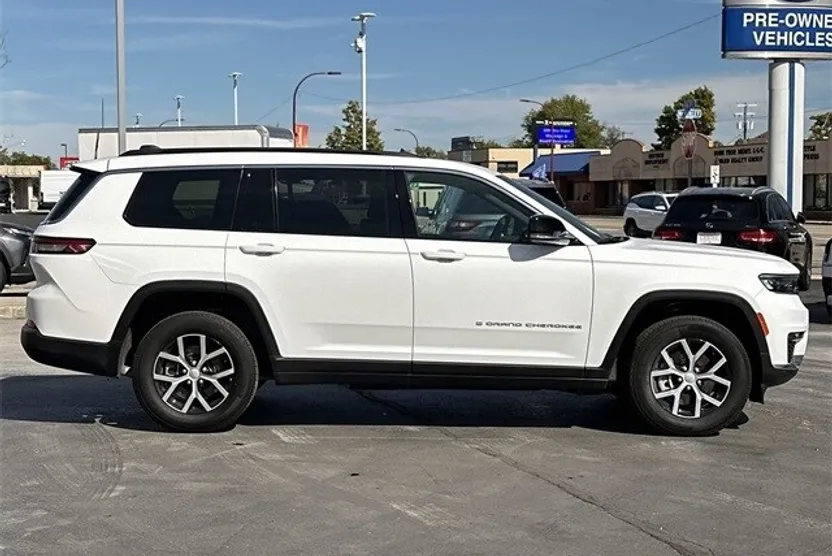 2024 Jeep Grand Cherokee Limited photo 1