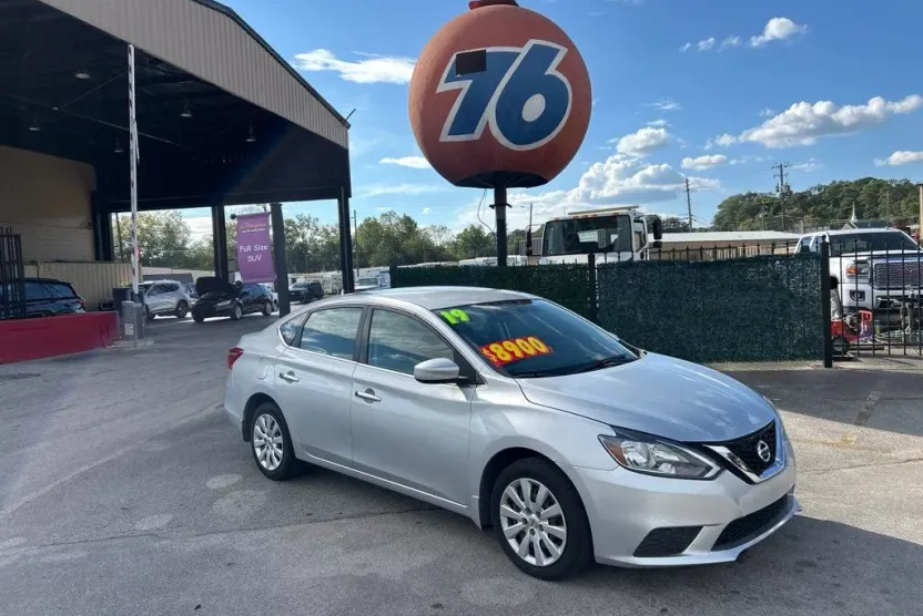 2019 Nissan Sentra S photo 1