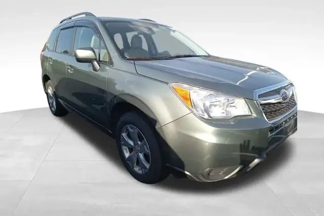 2015 Subaru Forester 2.5i Premium photo 1