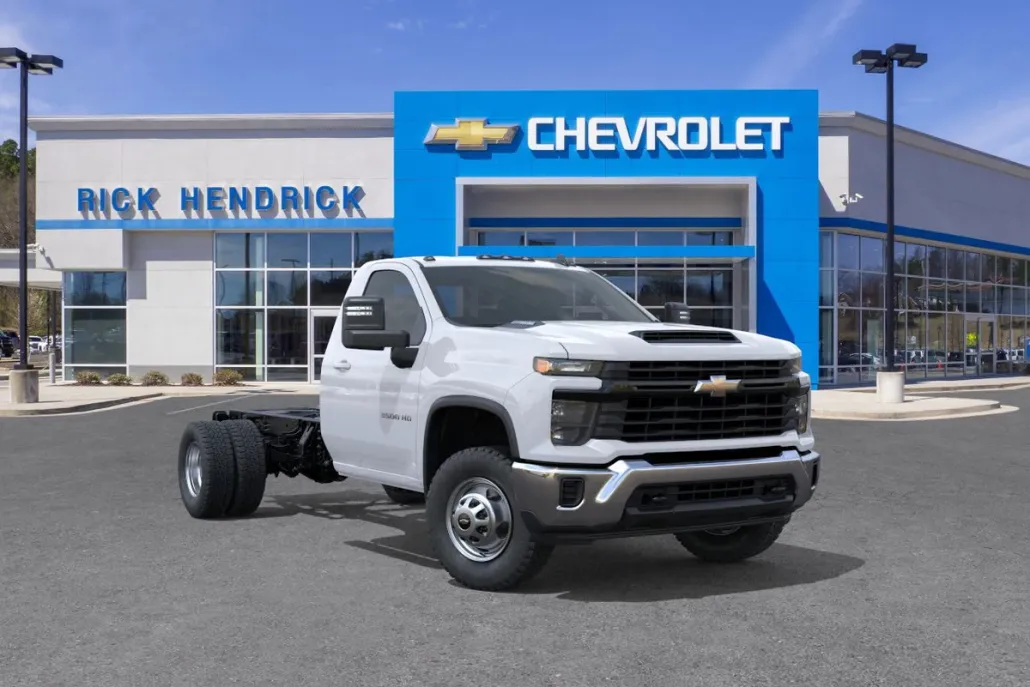 2025 Chevrolet Silverado HD photo 1