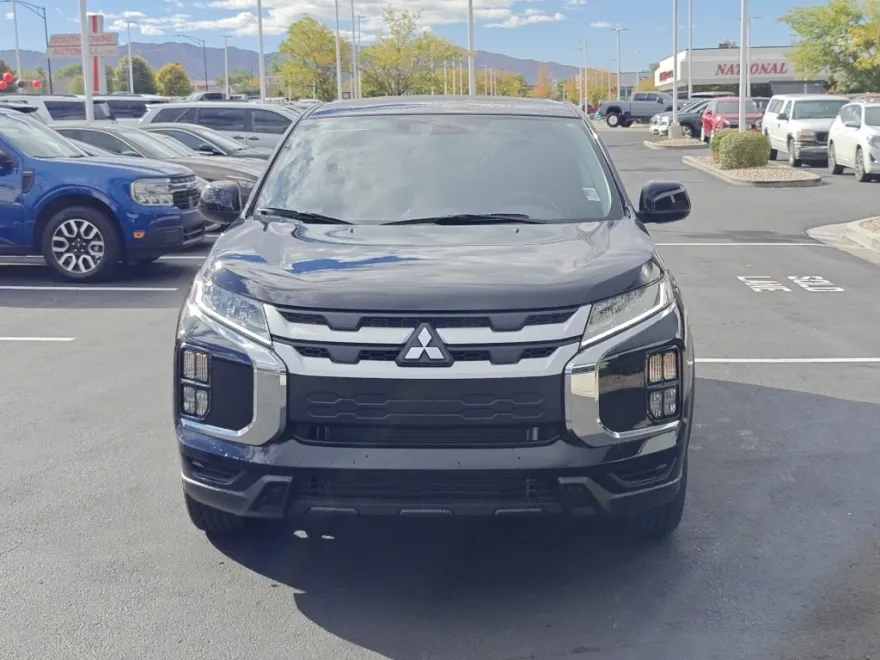 2025 Mitsubishi Outlander Sport LE photo 1